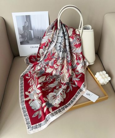 Heathwood Maroon Neck Scarf
