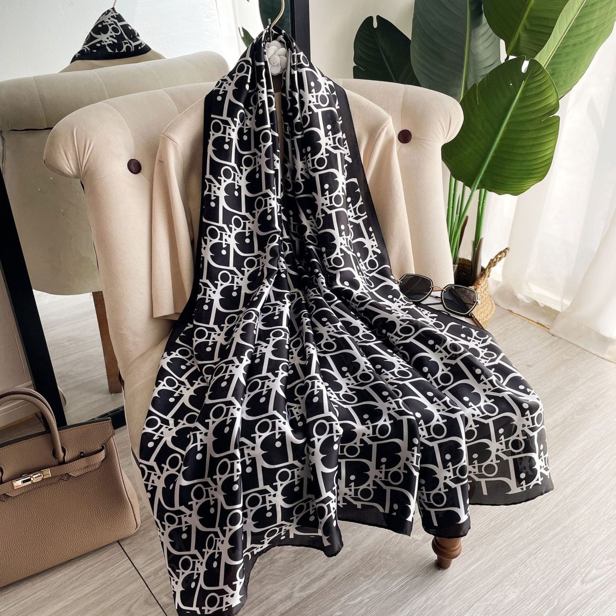 Raisin Black - Image 2