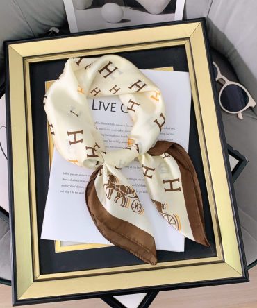 Vista White Neck Scarf